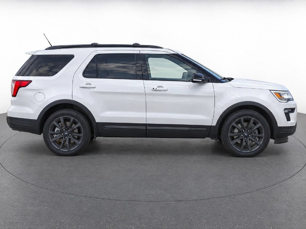 Used 2018 Ford Explorer XLT w/ XLT Appearance Package AWD/4WD image 8