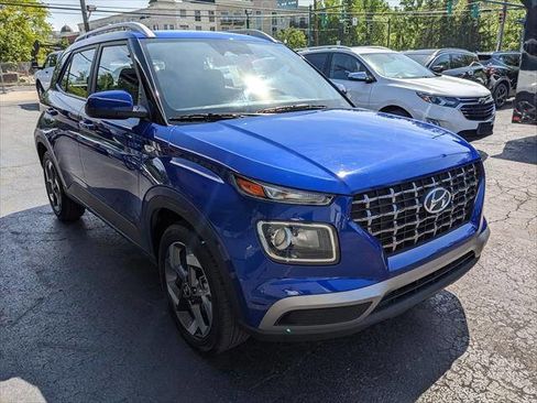 Used 2025 Hyundai Venue SEL FWD image 6