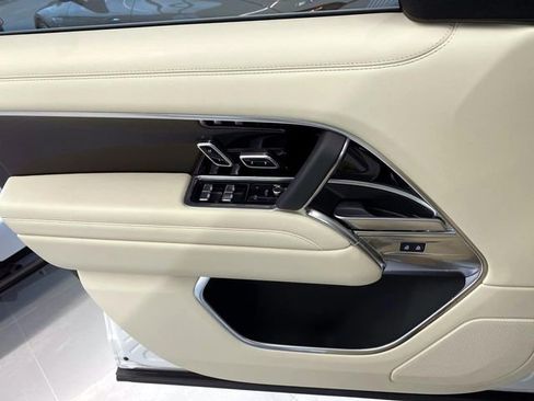 Used 2025 Land Rover Range Rover Long Wheelbase SE image 13