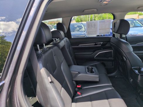Used 2025 Kia Telluride LX FWD image 31