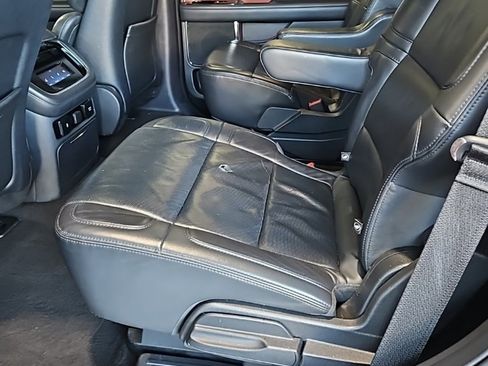 Used 2023 Lincoln Navigator Reserve image 25