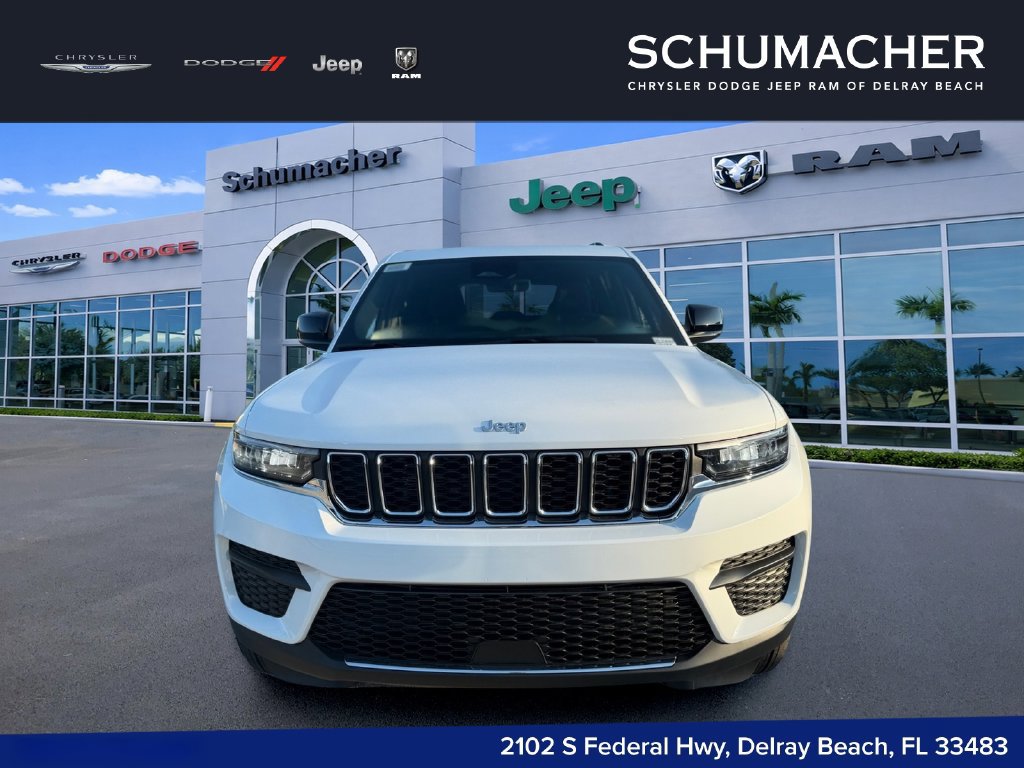 New 2026 Jeep Grand Cherokee Laredo RWD image 2