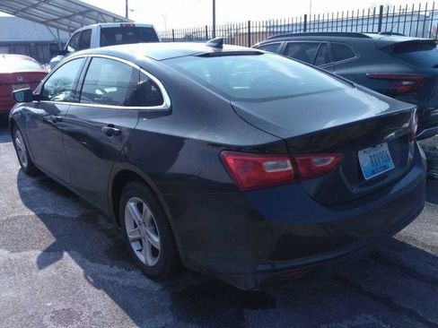 Used 2023 Chevrolet Malibu LT image 2