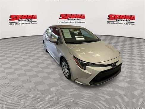 Used 2025 Toyota Corolla LE w/ Convenience Package image 3