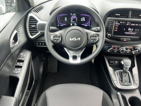 Certified 2025 Kia Soul LX w/ LX Technology Package FWD image 12