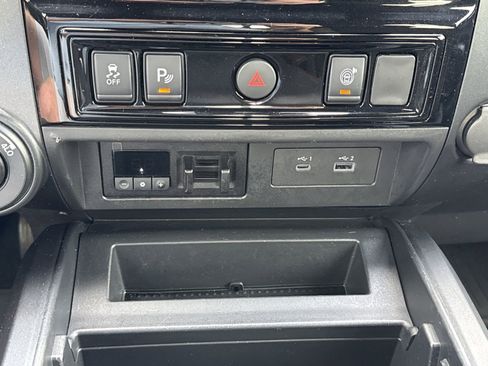Used 2024 Nissan Titan PRO-4X AWD/4WD image 29