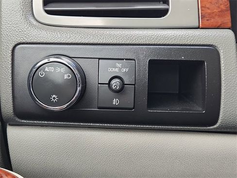 Used 2014 Chevrolet Suburban LT w/ Luxury Package image 15