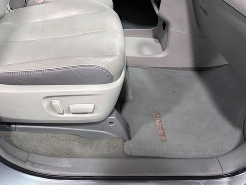 Used 2011 Toyota Sienna Limited w/ Premium Pkg image 18
