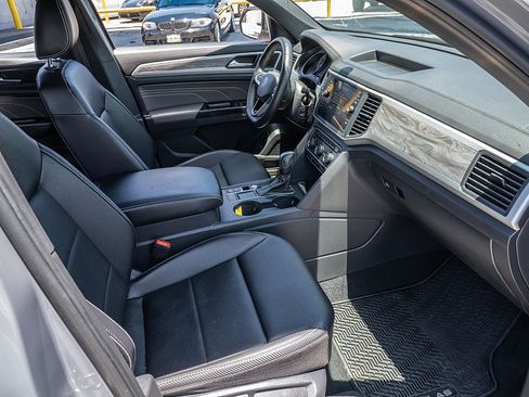 Used 2021 Volkswagen Atlas Cross Sport SE FWD image 19
