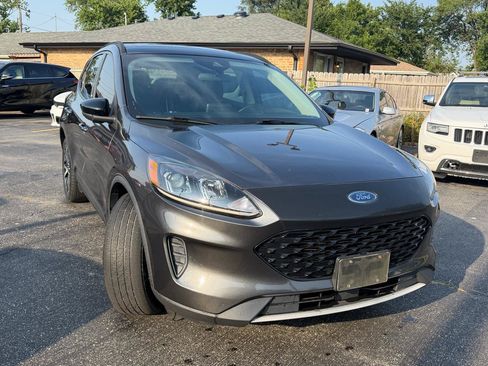 Used 2020 Ford Escape SE Sport FWD image 2