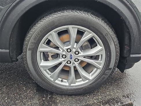 Certified 2022 Ford Explorer XLT w/ Equipment Group 202A image 4