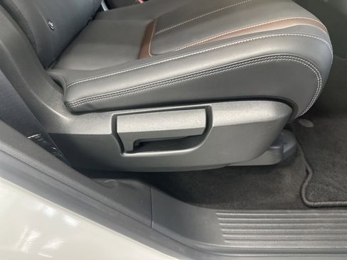 Used 2025 Nissan Armada SL w/ Captain's Chari Seat Package AWD/4WD image 22
