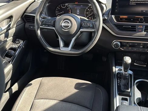 Used 2023 Nissan Altima 2.5 SV w/ SV Premium Package image 8