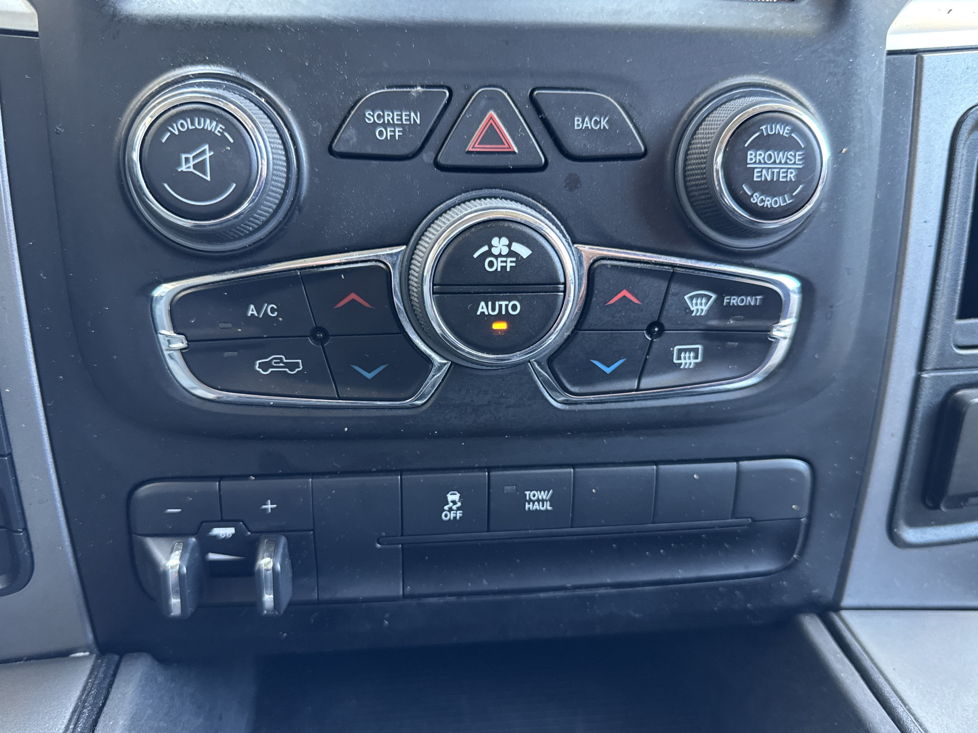 Used 2023 RAM 1500 Classic SLT w/ Trailer & Traction Group AWD/4WD image 14