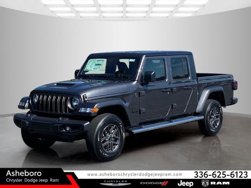 New 2025 Jeep Gladiator Sport AWD/4WD image 1