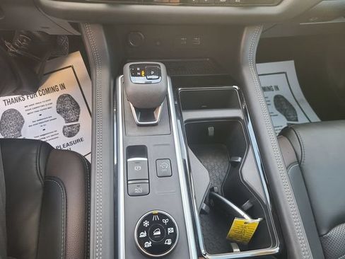 Used 2025 Nissan Pathfinder Platinum AWD/4WD image 15