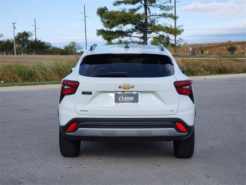 Used 2024 Chevrolet Trax LT image 6