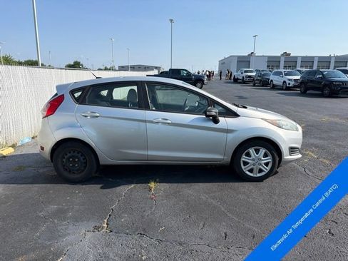Used 2016 Ford Fiesta SE FWD image 4