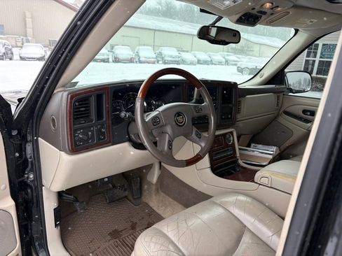 Used 2005 Cadillac Escalade AWD image 14