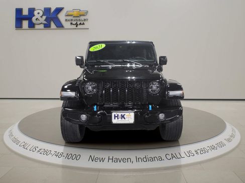 Used 2021 Jeep Wrangler Unlimited Sahara AWD/4WD image 2