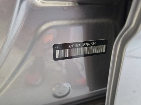 Used 2025 Kia Soul LX w/ LX Technology Package FWD image 31