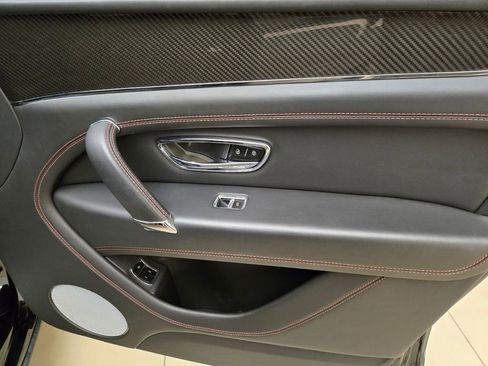 Used 2019 Bentley Bentayga image 28