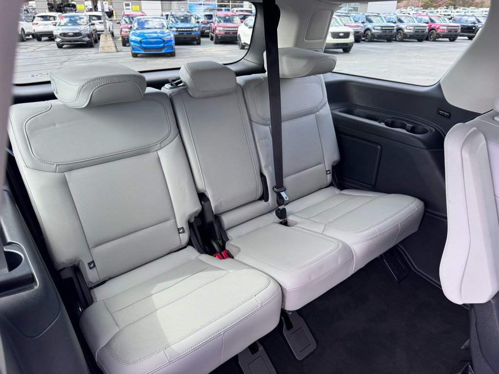 Used 2025 Ford Expedition Platinum AWD/4WD image 26