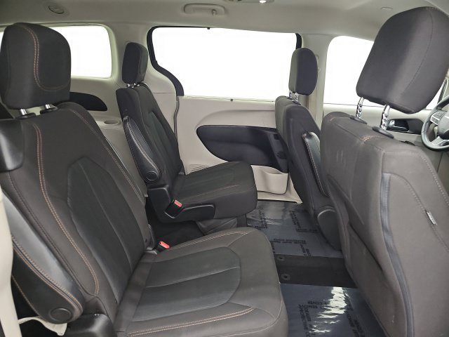 Used 2020 Chrysler Pacifica Touring w/ Cold Weather Group FWD image 35