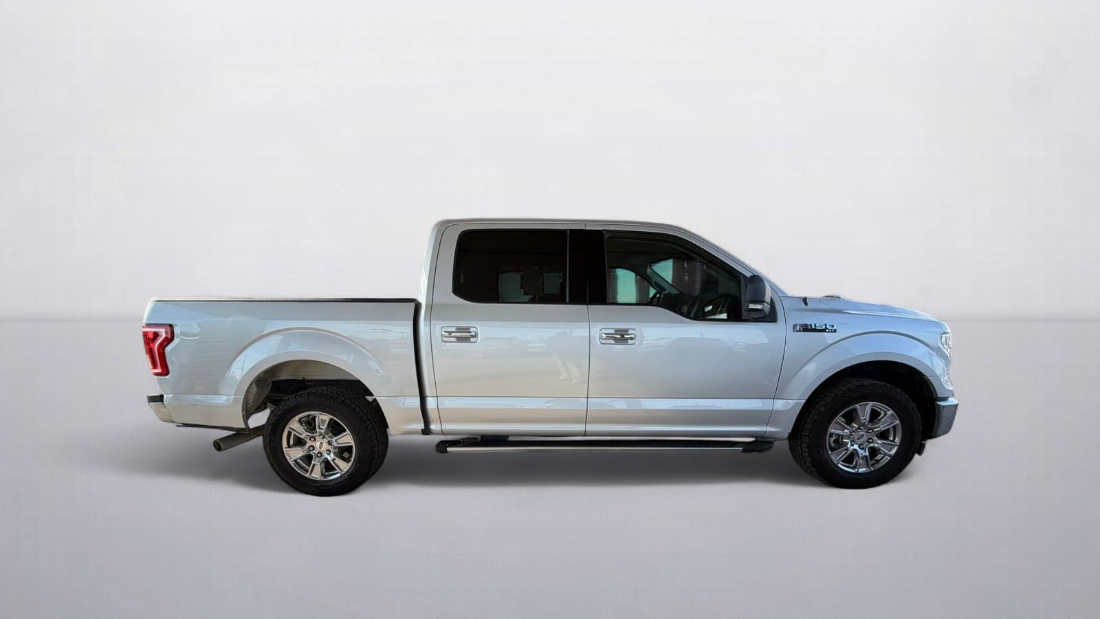 Used 2017 Ford F150 XLT w/ Equipment Group 302A Luxury RWD image 3