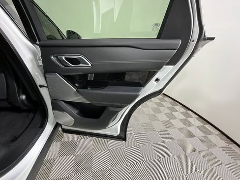 Used 2019 Land Rover Range Rover Velar R-Dynamic SE image 25