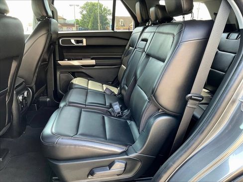 Used 2022 Ford Explorer XLT w/ Equipment Group 202A AWD/4WD image 5