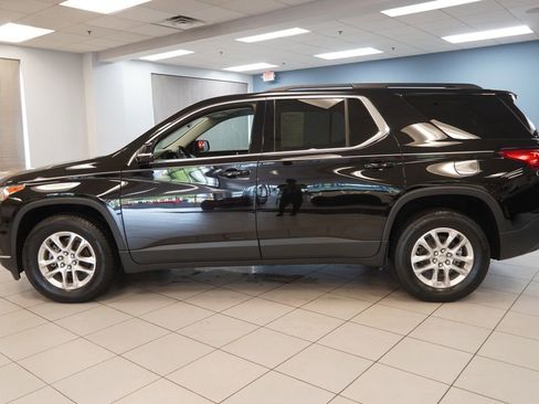 Used 2020 Chevrolet Traverse LT FWD image 2