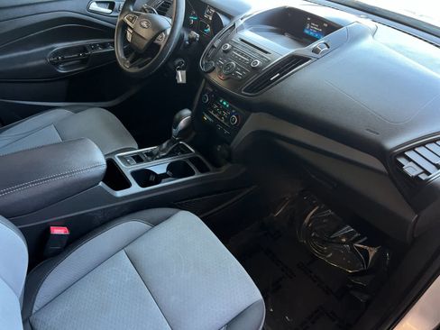 Used 2018 Ford Escape SE FWD image 17