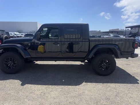 Used 2021 Jeep Gladiator Sport AWD/4WD image 8
