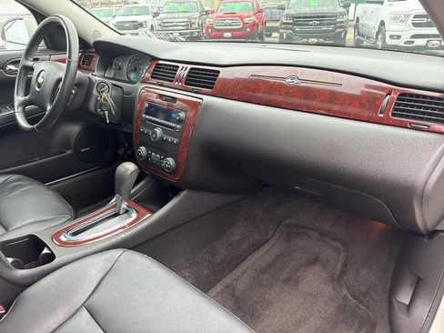 Used 2008 Chevrolet Impala LTZ image 30