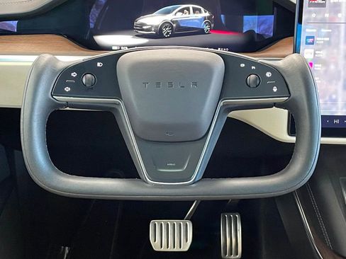 Used 2023 Tesla Model X image 30