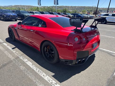 Used 2009 Nissan GT-R Premium AWD/4WD image 2