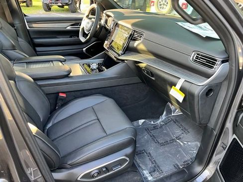 Used 2023 Jeep Wagoneer Series III w/ Premium Group I image 33