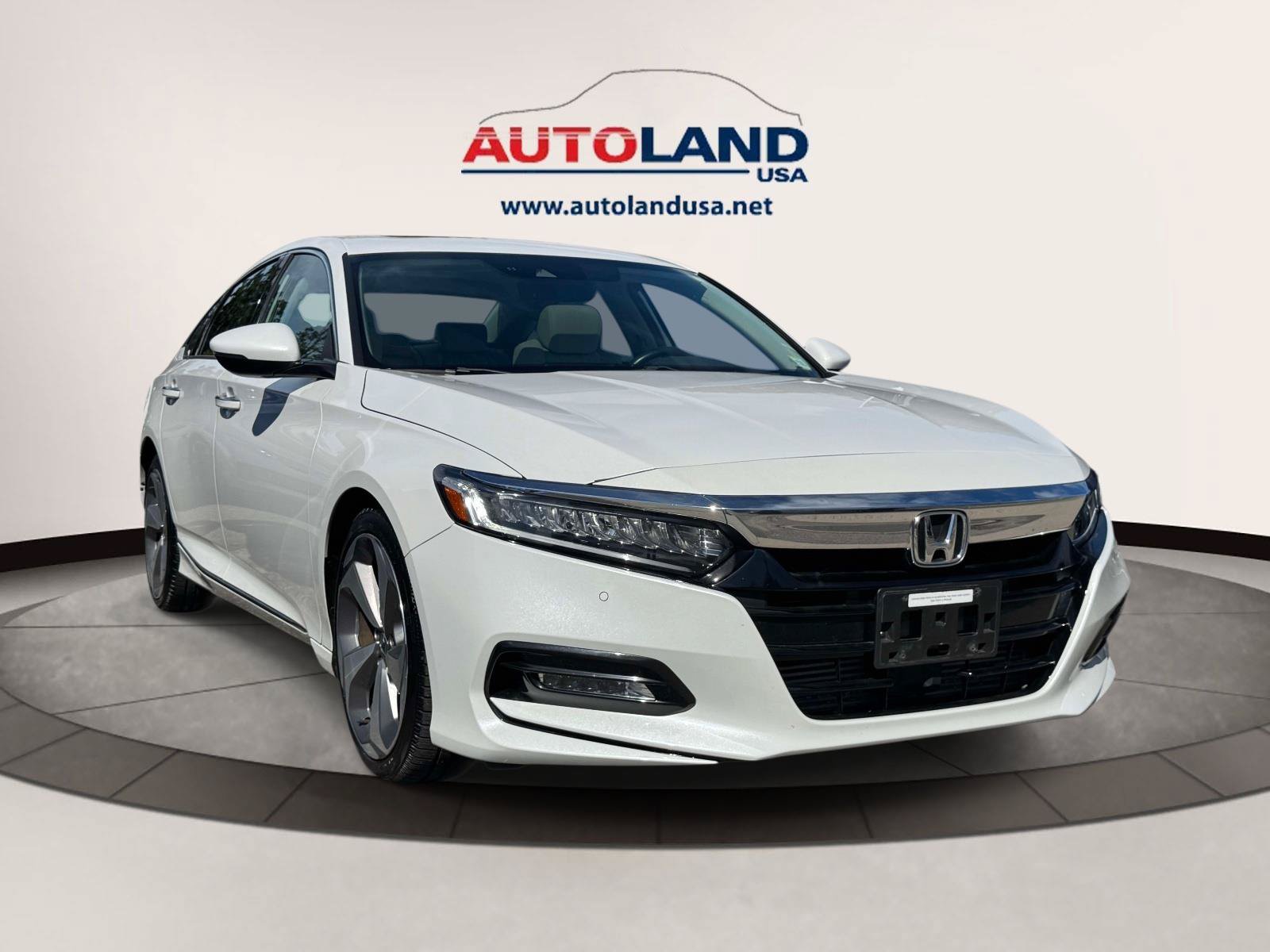 Used 2018 Honda Accord Touring image 2
