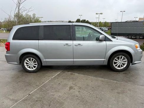 Used 2019 Dodge Grand Caravan SXT FWD image 9