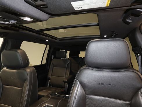 Used 2022 GMC Yukon XL Denali AWD/4WD image 18