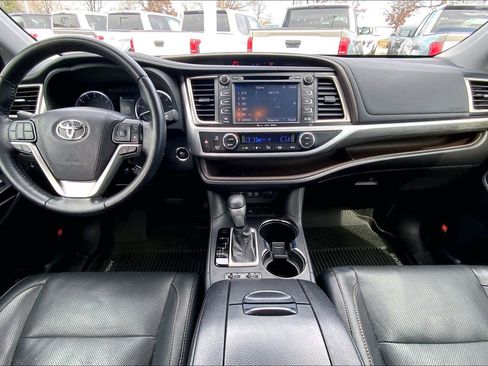 Used 2019 Toyota Highlander Limited Platinum image 15