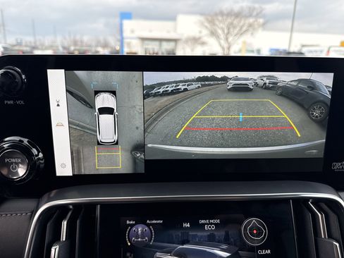 Used 2025 Lexus LX 700h F Sport image 23