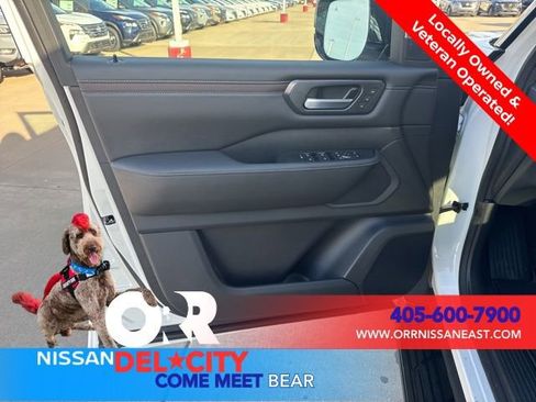 New 2026 Nissan Armada SL w/ Captain's Chari Seat Package AWD/4WD image 18