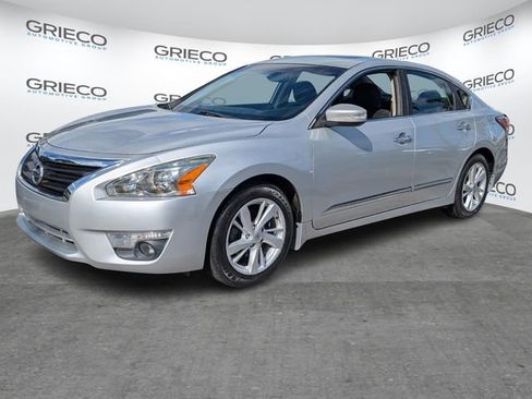 Used 2015 Nissan Altima 2.5 SV w/ Convenience Package image 3