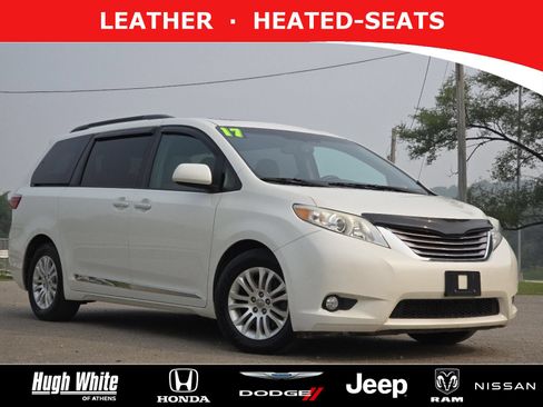 Used 2017 Toyota Sienna XLE FWD image 1