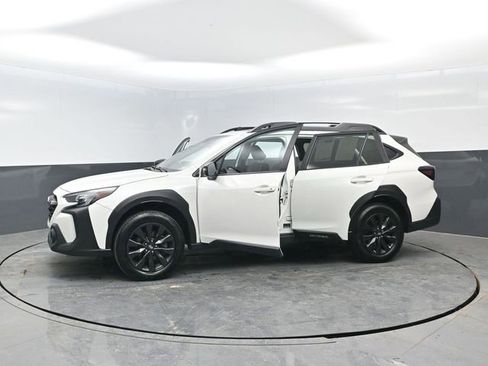 Used 2025 Subaru Outback Onyx Edition AWD/4WD image 28