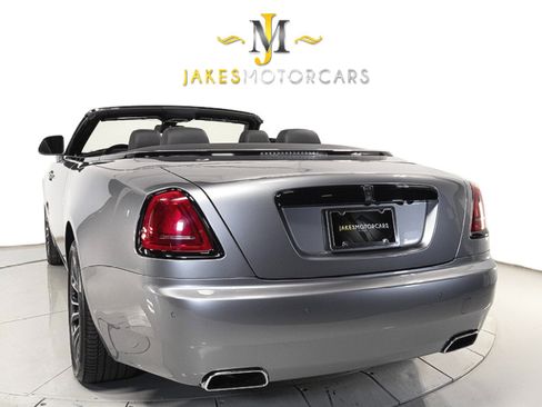 Used 2019 Rolls-Royce Dawn RWD image 9