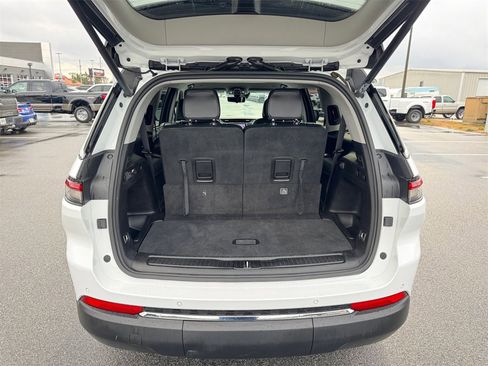 Used 2024 Jeep Grand Cherokee L Limited w/ Luxury Tech Group II image 17