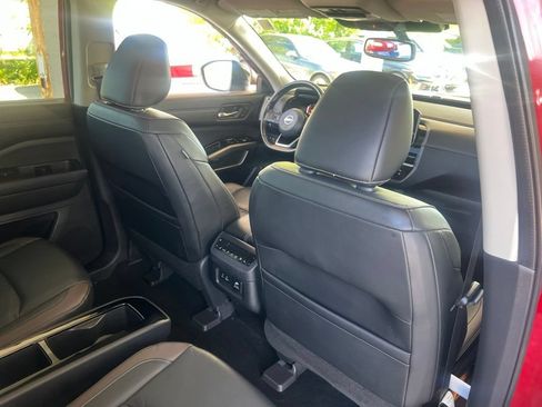 Used 2022 Nissan Pathfinder Platinum AWD/4WD image 17